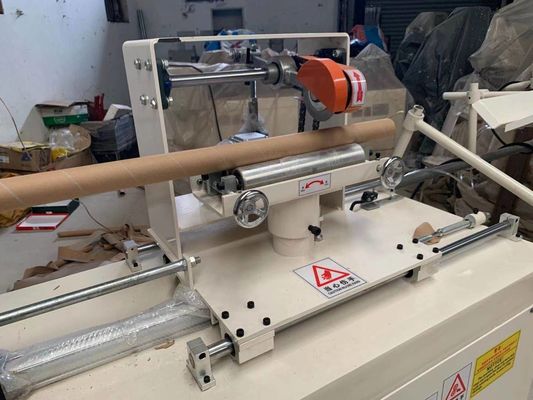 Automatische machine voor het maken van toiletpapier