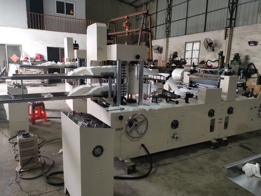 1000-1500 vellen/min Papieren servet vouwmachine hoge snelheid en grote capaciteit voor weefselfabrieken
