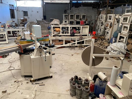 Goedkope automatische toiletpapier keuken handdoek binnenste papier kern maken machine met kleurenprinten